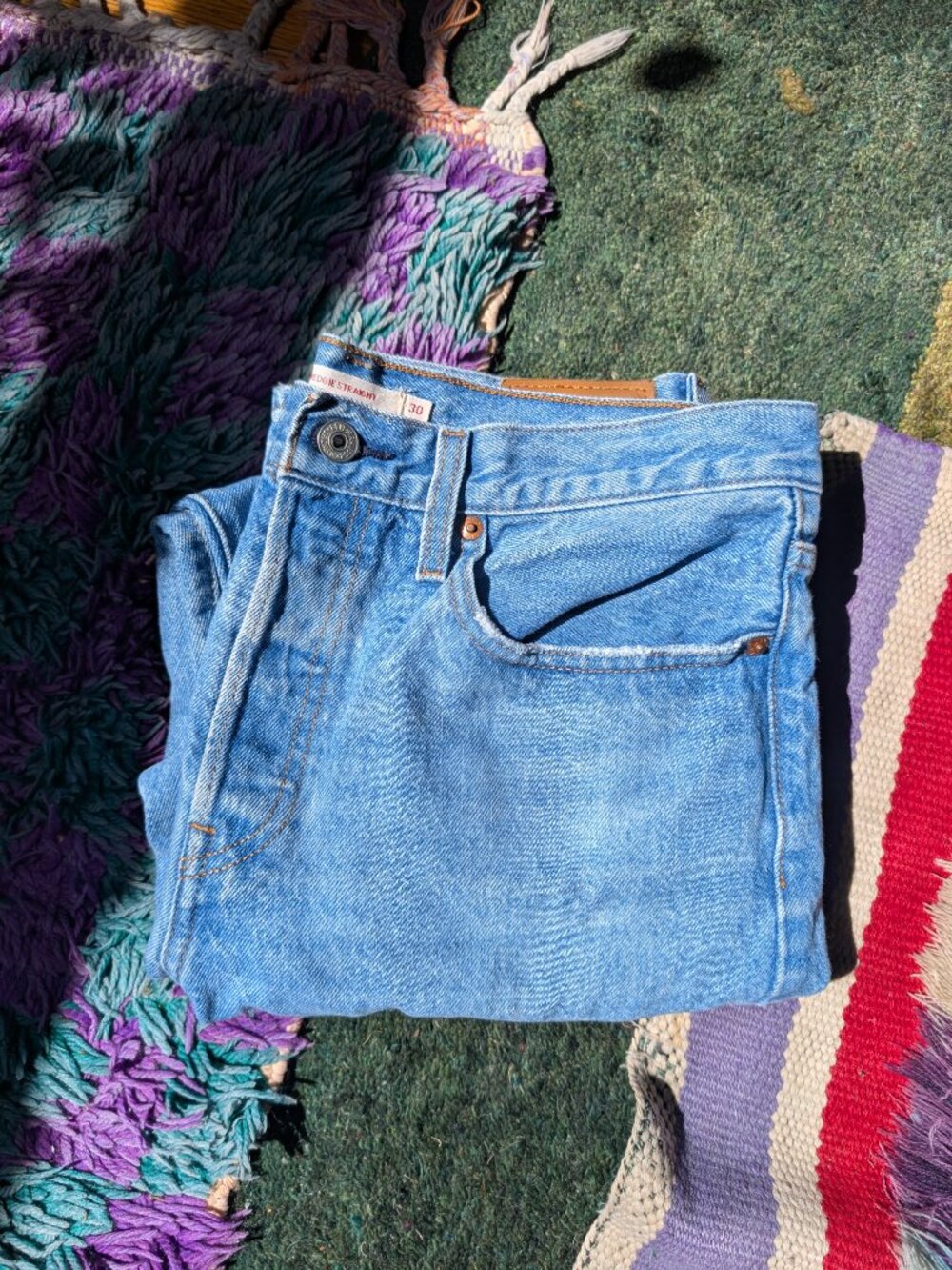 Levi's Wedgie Straight Medium Wash Jeans size 30 - Picture 2 of 3